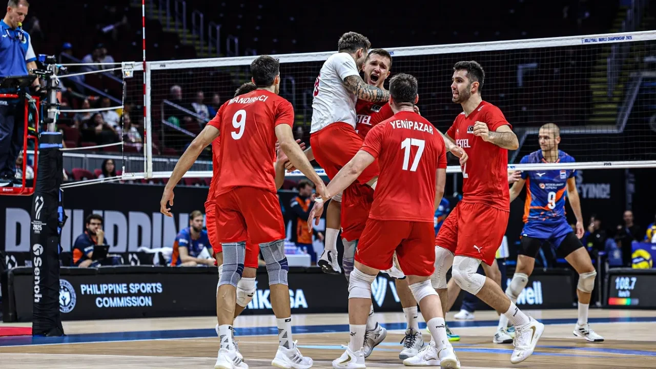 Türkiye Polonya voleybol çeyrek final maçı hangi kanalda, saat kaçta? Filenin Efeleri yarı final bileti için maça çıkıyor