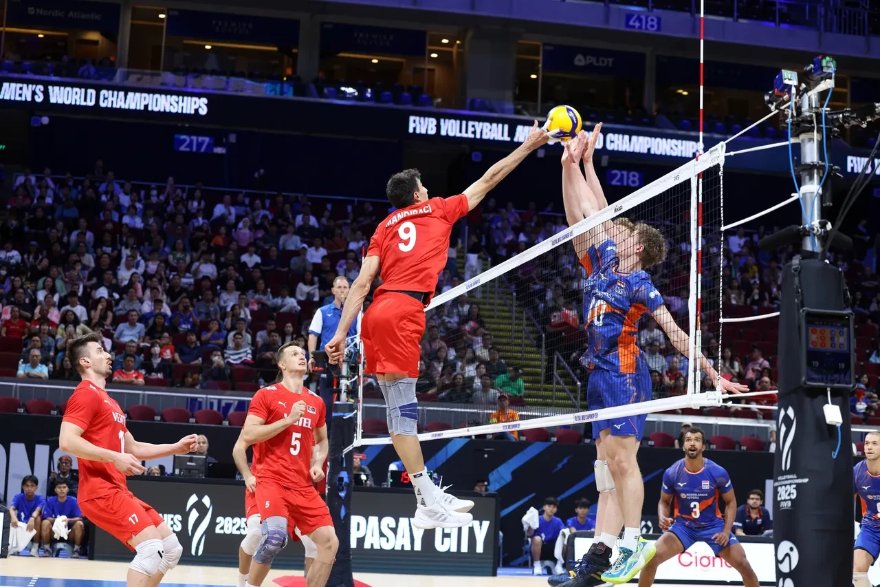 Türkiye Polonya voleybol çeyrek final maçı hangi kanalda, saat kaçta? Filenin Efeleri yarı final bileti için maça çıkıyor