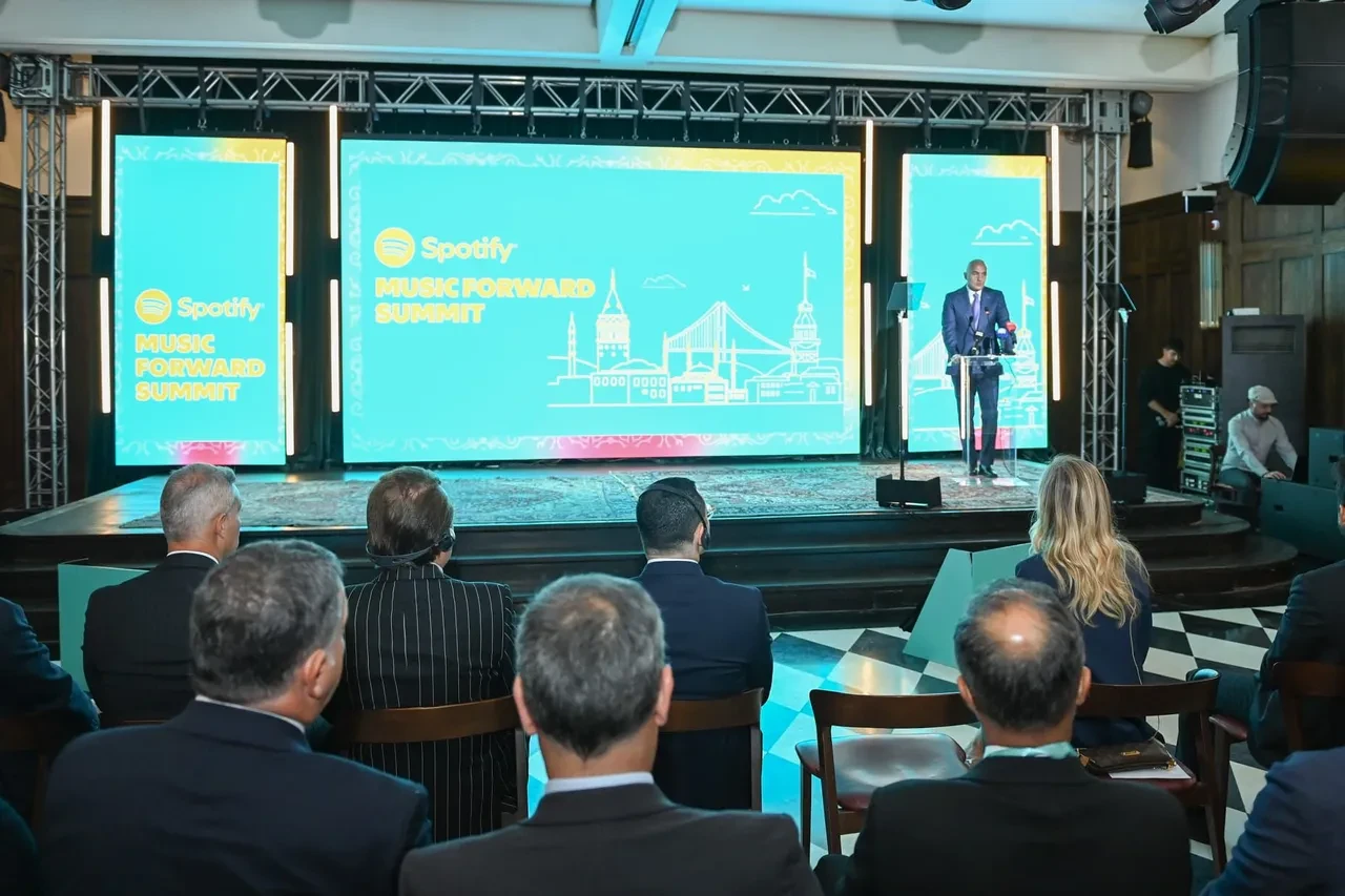 Bakan Ersoy'dan Spotify toplantısında çarpıcı telif çıkışı! 'Rekor artış var' diyerek rakamları açıkladı