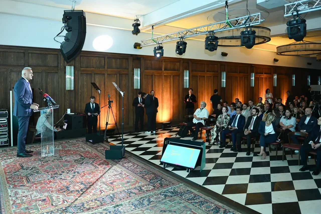 Bakan Ersoy'dan Spotify toplantısında çarpıcı telif çıkışı! 'Rekor artış var' diyerek rakamları açıkladı