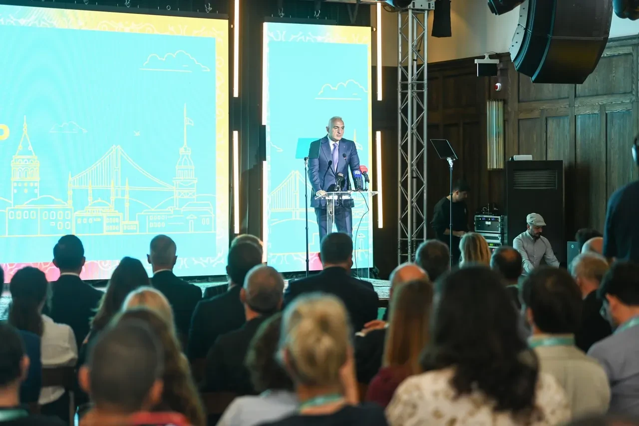 Bakan Ersoy'dan Spotify toplantısında çarpıcı telif çıkışı! 'Rekor artış var' diyerek rakamları açıkladı