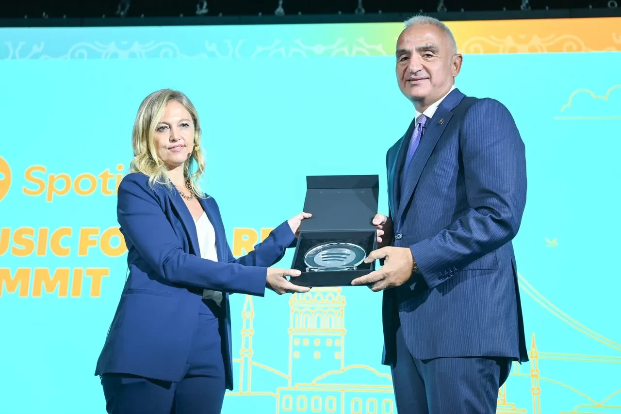 Bakan Ersoy'dan Spotify toplantısında çarpıcı telif çıkışı! 'Rekor artış var' diyerek rakamları açıkladı