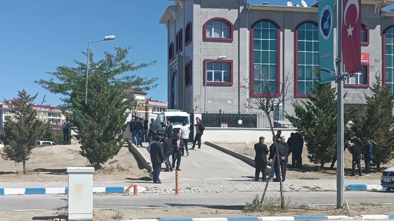 Böyle vahşet görülmedi! Barışmak için çağırıp anne ve oğlu katlettiler