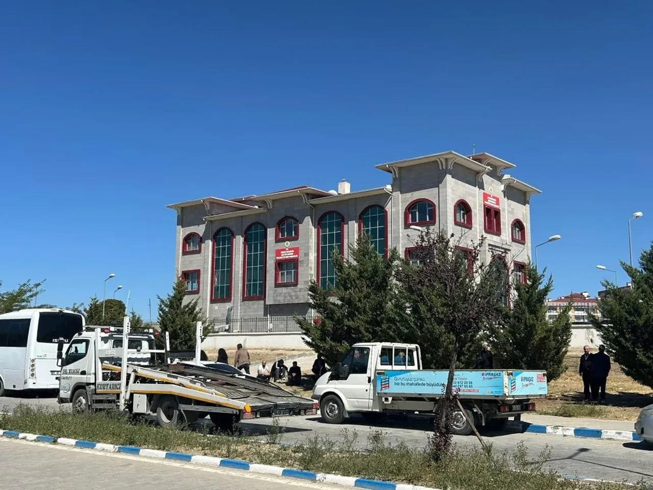 Böyle vahşet görülmedi! Barışmak için çağırıp anne ve oğlu katlettiler