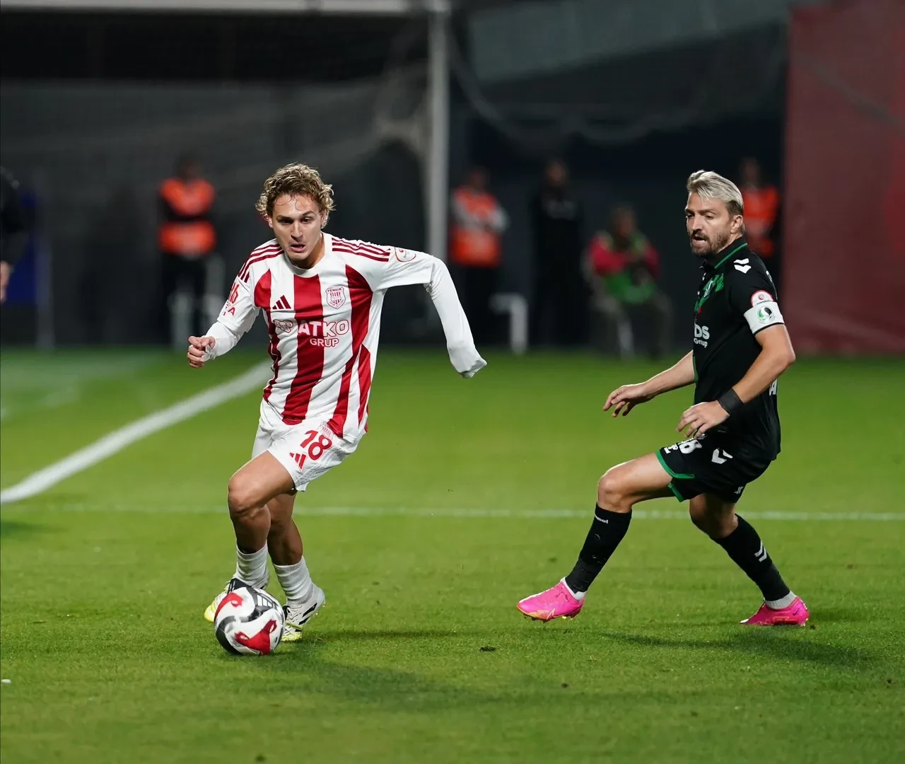 Caner Erkin neden gündem oldu? Takım arkadaşına tokat mı attı?