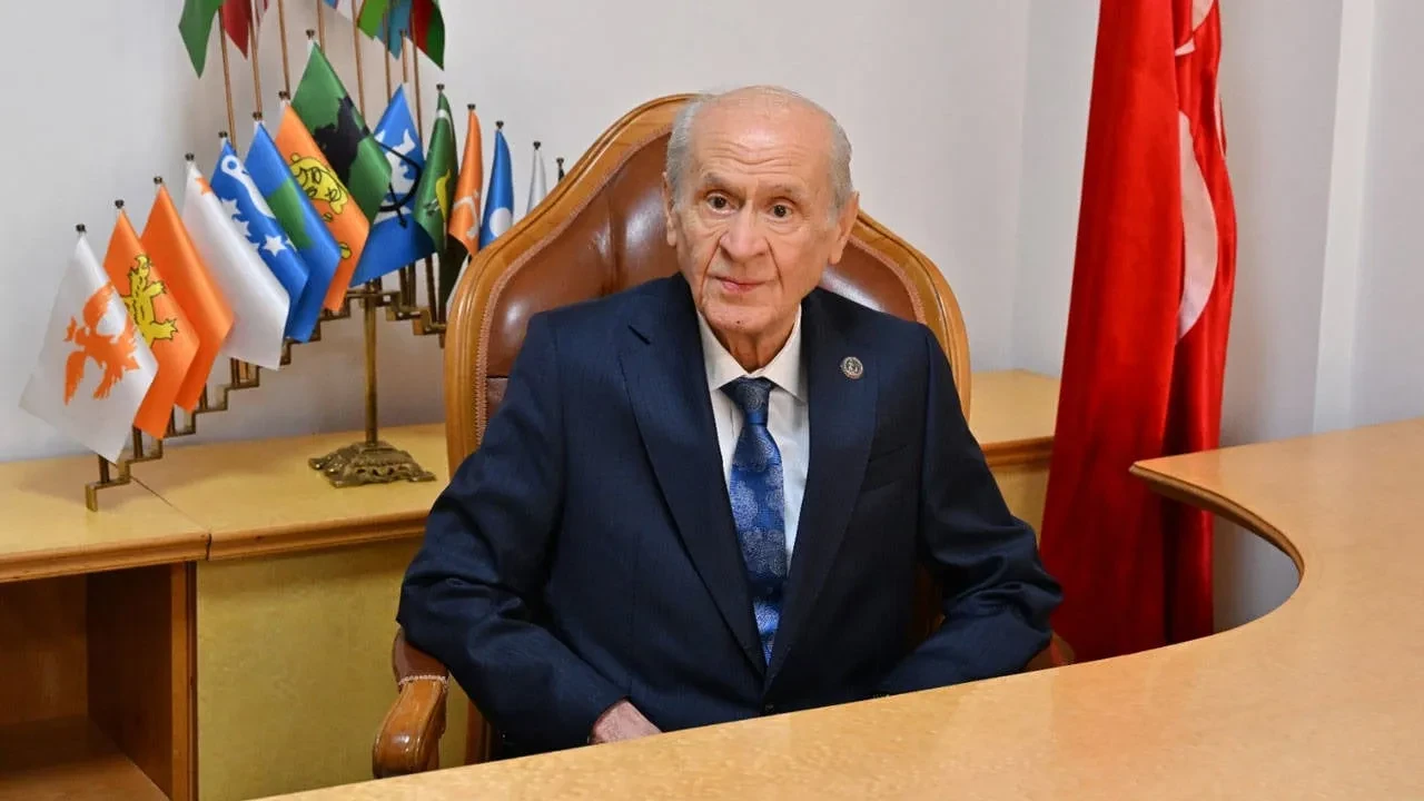 Devlet Bahçeli'ye Diyarbakır'da sürpriz! Tarihi surlarda dikkat çeken görüntü