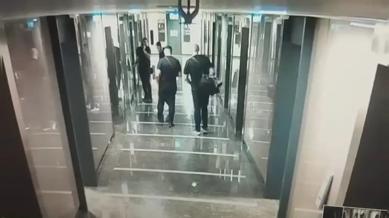 Durdurulan kurye tüm düğümü çözdü! Gitar kılıfında kalaşnikofla yakalandı