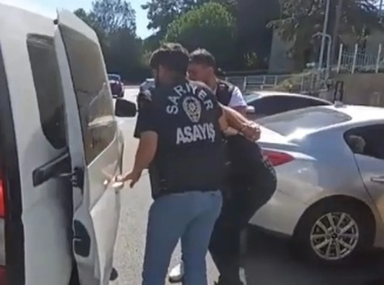 Durdurulan kurye tüm düğümü çözdü! Gitar kılıfında kalaşnikofla yakalandı