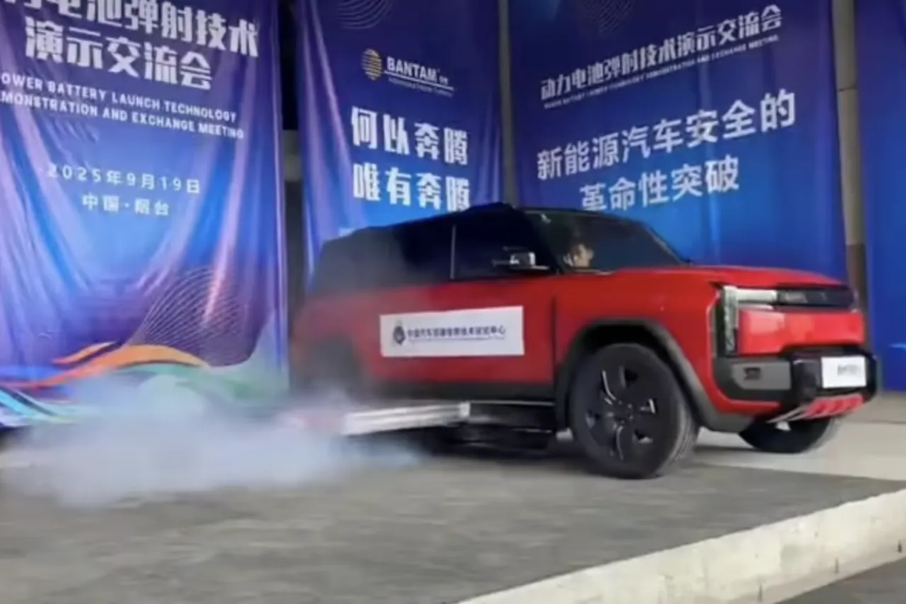 Elektrikli araç yangınlarına sıra dışı çözüm: Batarya 6 metre uzağa fırlatılacak