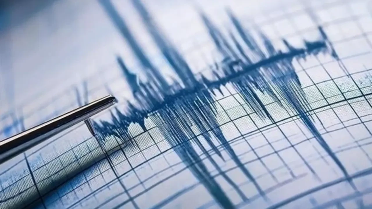 Erzurum'da deprem oldu! AFAD ilk verileri duyurdu: Çevre iller de sallandı 