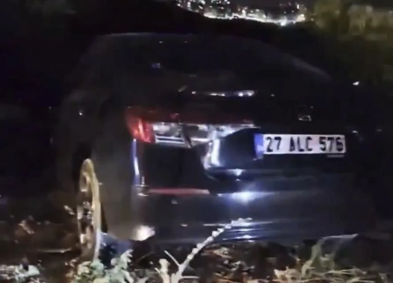 Gaziantep’te çarpışan iki otomobil metrelerce savruldu: Ölü ve yaralılar var!