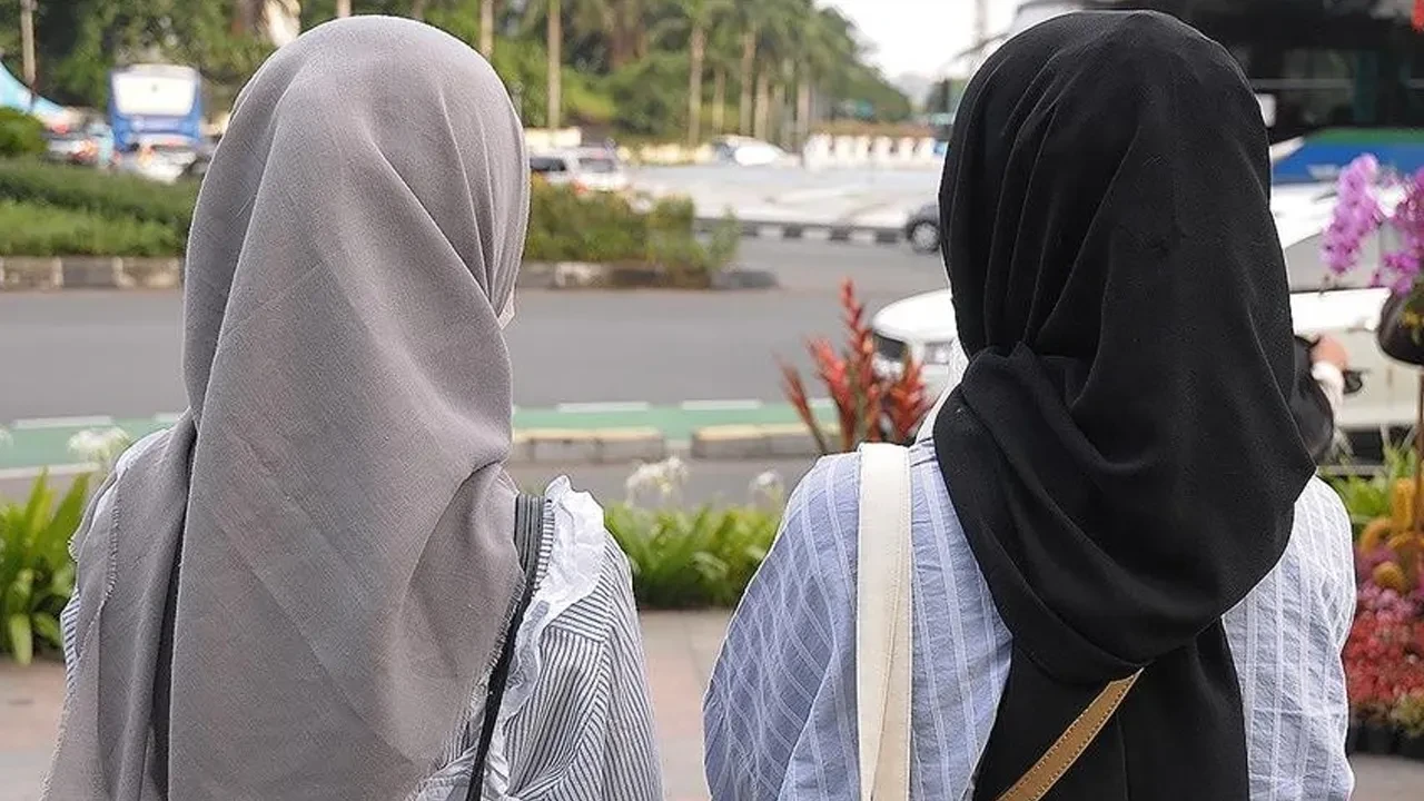 KKTC'de başörtüsü serbestliği iptal edildi! AYM'nin kararı vatandaşı ikiye böldü 