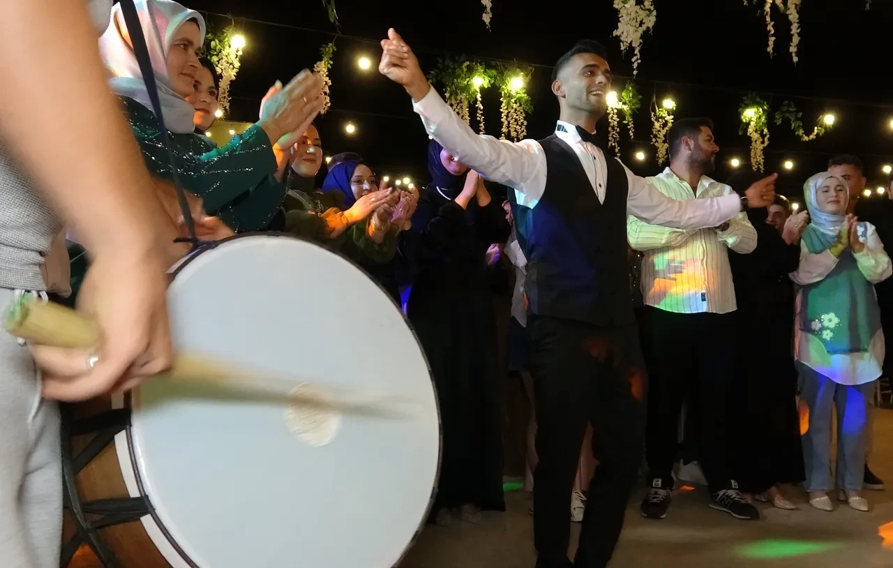 Kundakçı komşu yüzünden düğünleri zehir oldu! Herkes el ele verdi: Çift mutlu sona ulaştı