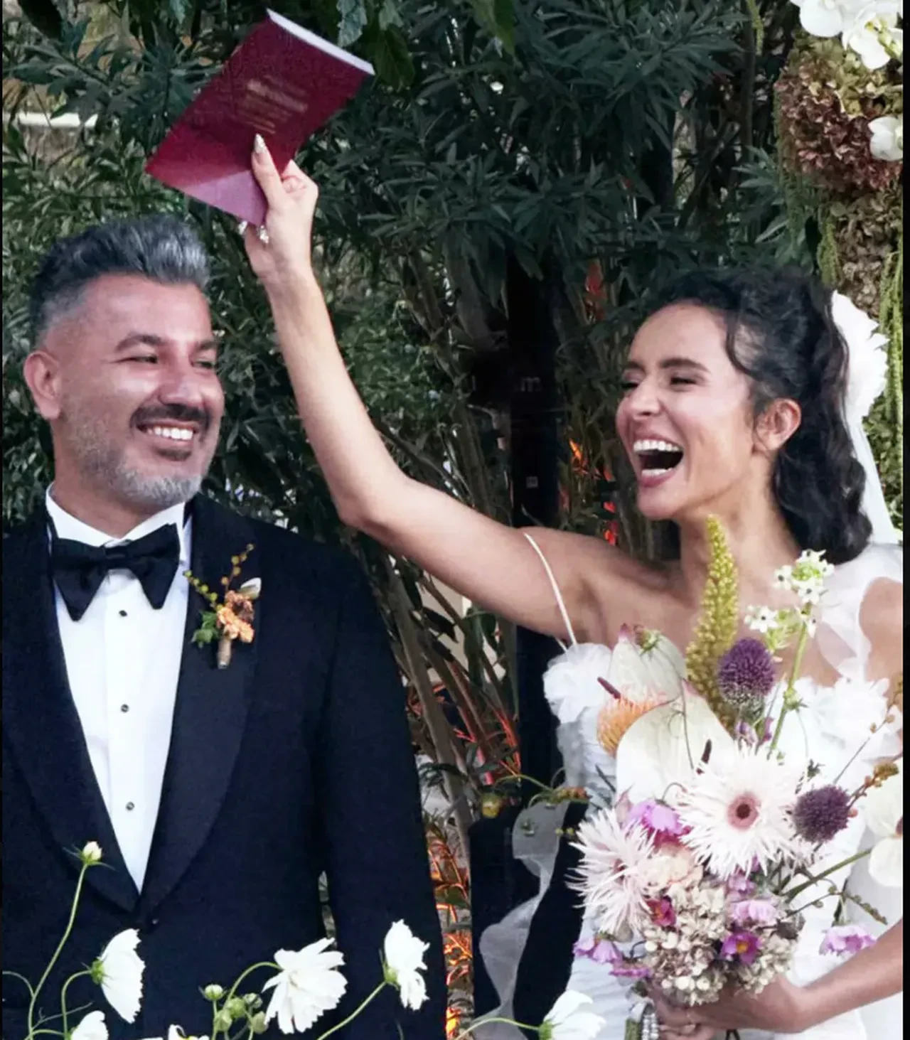 Manifest grubunun kurucusu Tolga Akış ile fenomen Gizem Kaya evlendi!