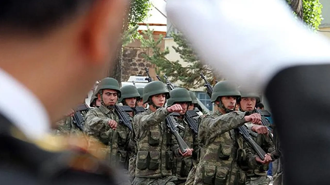 Mehmetçik, çocuklara su verdiği için soruşturma başlatıldı iddiası! MSB kaynaklarından açıklama