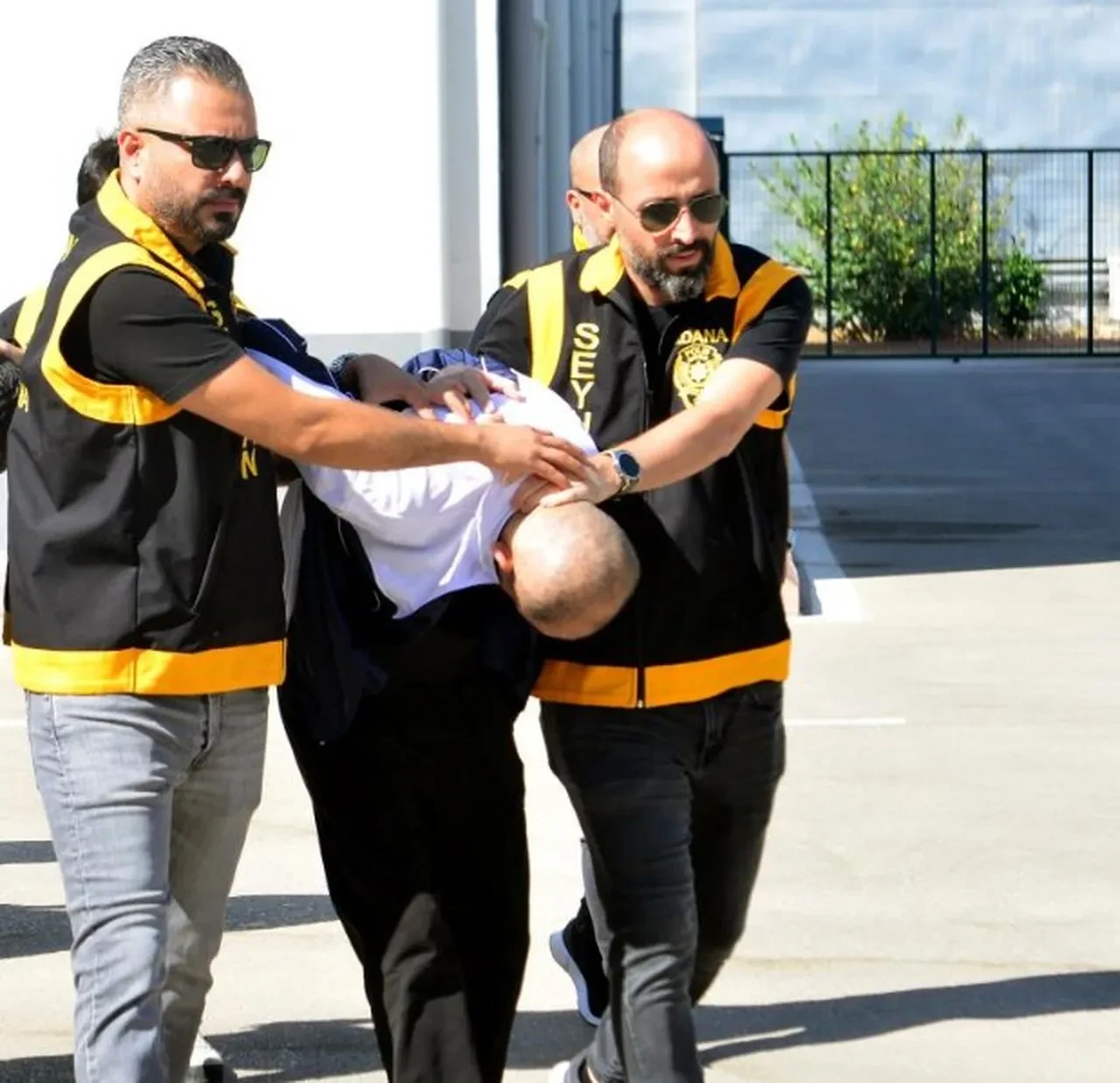 Polisin elini attığı yerden silah çıktı! Ev ev değil mühimmat deposu: Emniyetteki ifadeler şoke etti