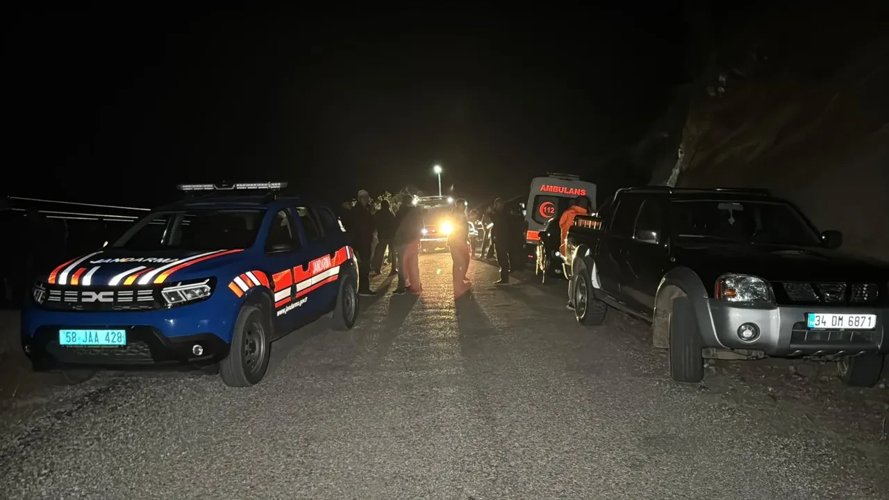 Sivas'ta 100 metrelik uçurumda korkunç kaza: Çok sayıda ceset bulundu