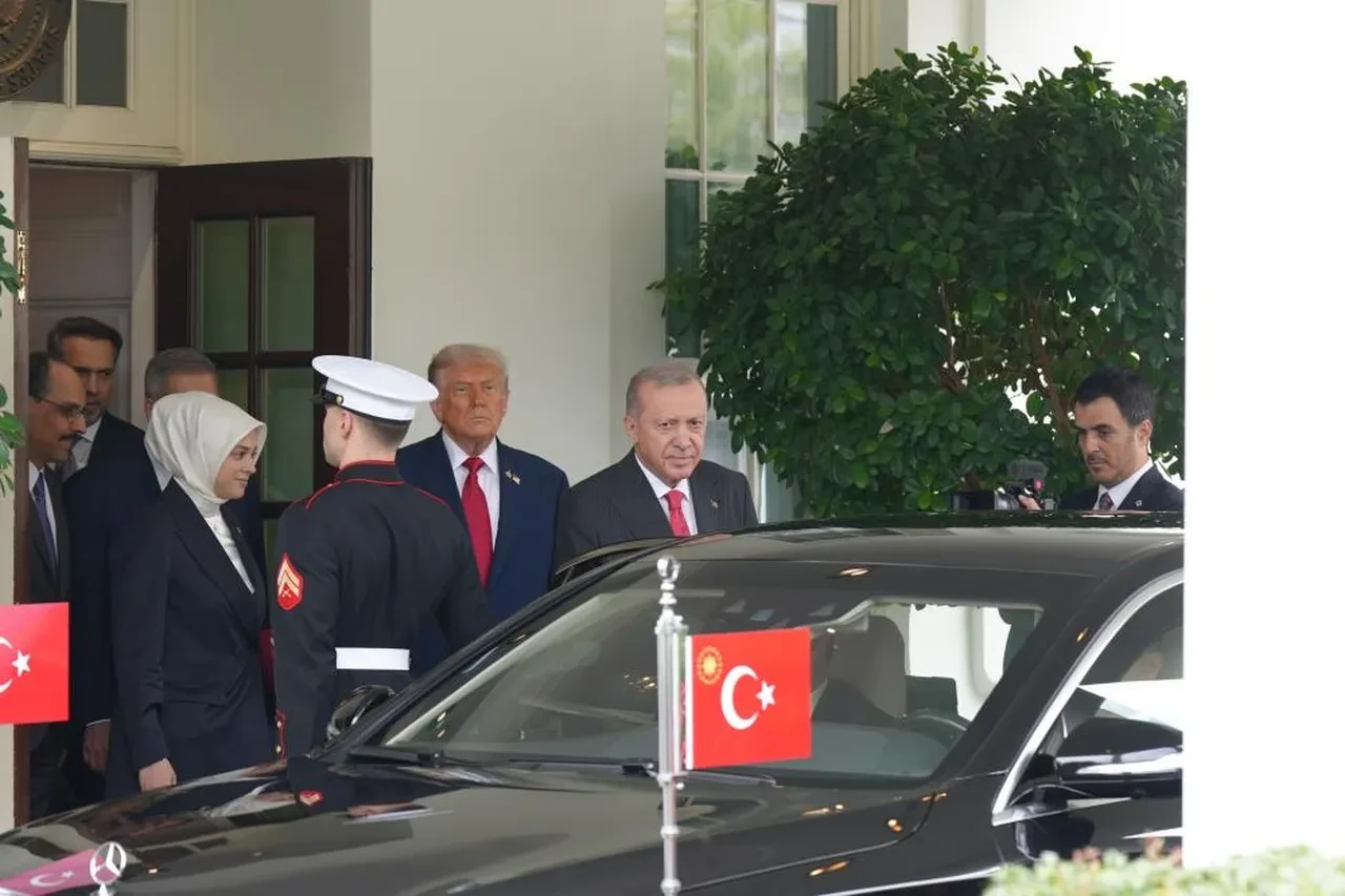 ABD Başkanı Trump Cumhurbaşkanı Erdoğan'ı kapıya kadar uğurladı