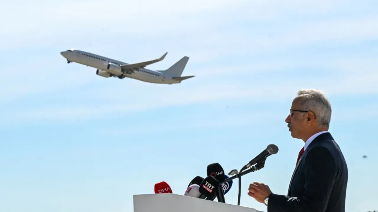 Türk gençleri yaptı: Hava trafiği yönetimine yapay zeka çözümüyle dünya birincisi oldular
