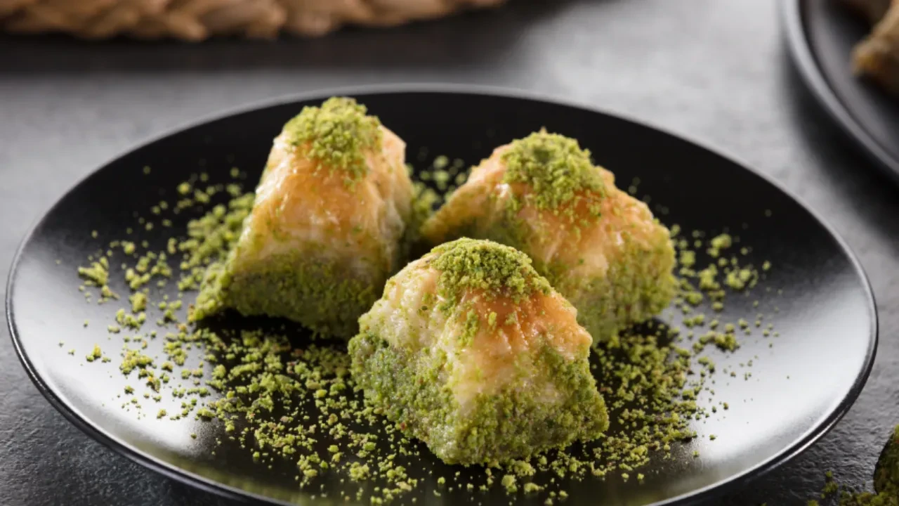 Vatandaşın sağlığıyla oynuyorlar: Ünlü baklava zinciri de tağşiş listesinde