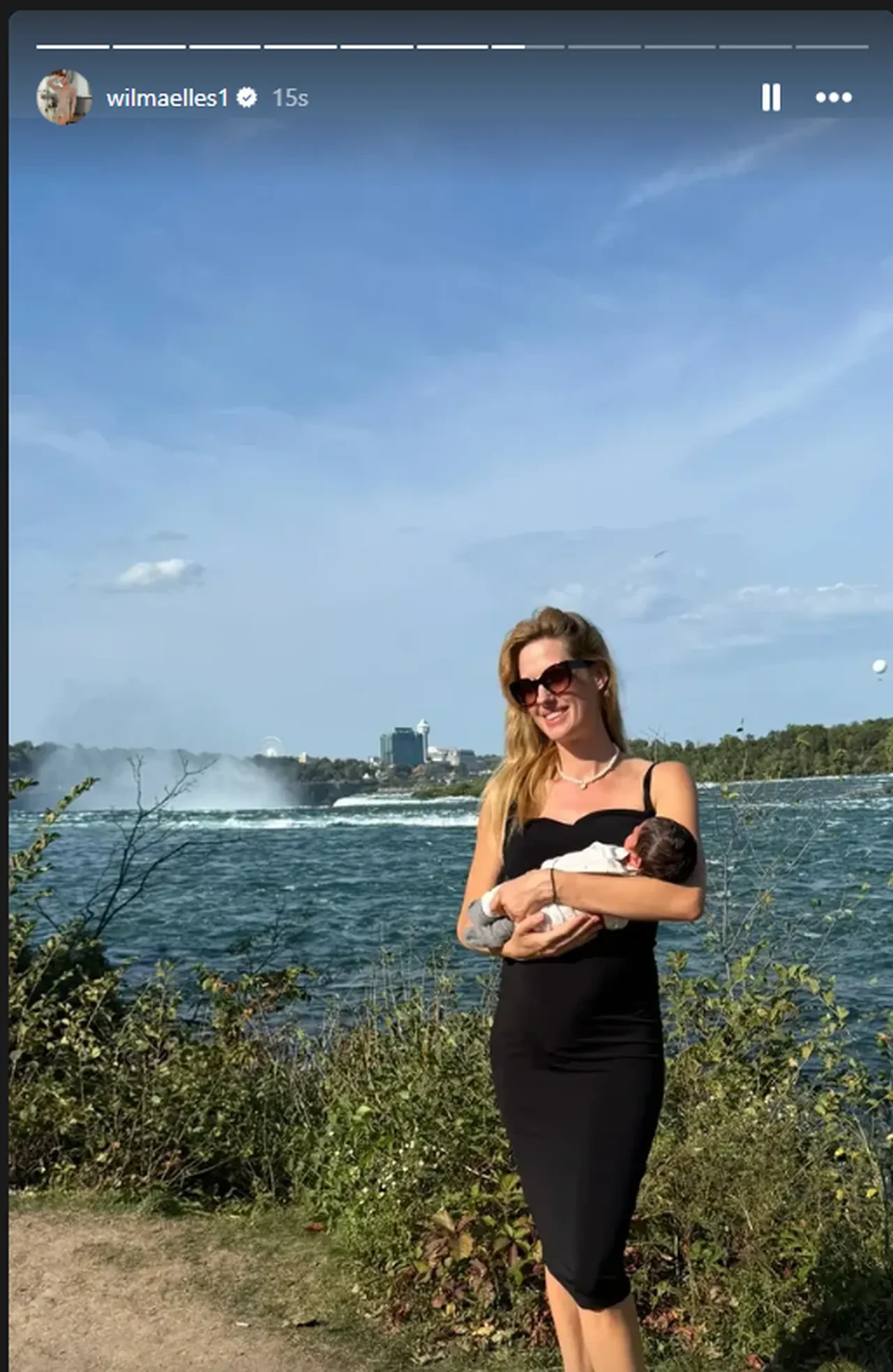 Wilma Elles doğumdan 4 gün sonra poz verdi! Altı gün arayla aynı yere koşa koşa gitti