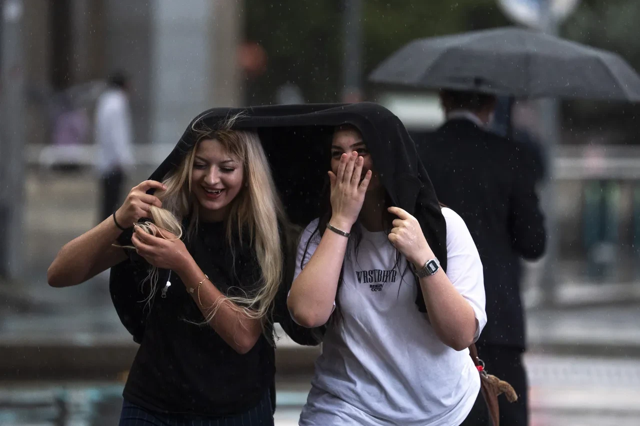 11 ilde 'sarı' alarm... Meteoroloji uyardı: Sağanak ve fırtınaya dikkat!