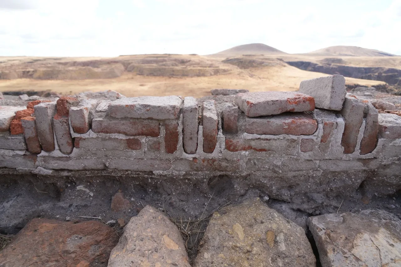 Ani'de tarihi keşif: Selçuklu Kümbeti gün yüzüne çıkarıldı! Bakan Ersoy: 'Anadolu'daki ilk Türk-İslam Kümbeti olabilir'