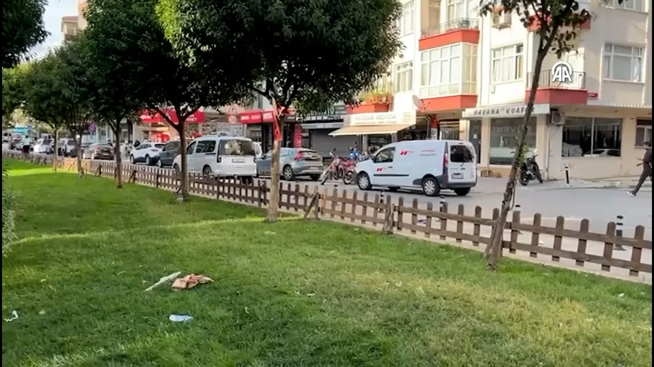 Anne-kız tartıştıkları genci sokak ortasında öldürdü! Dehşet anı kamerada