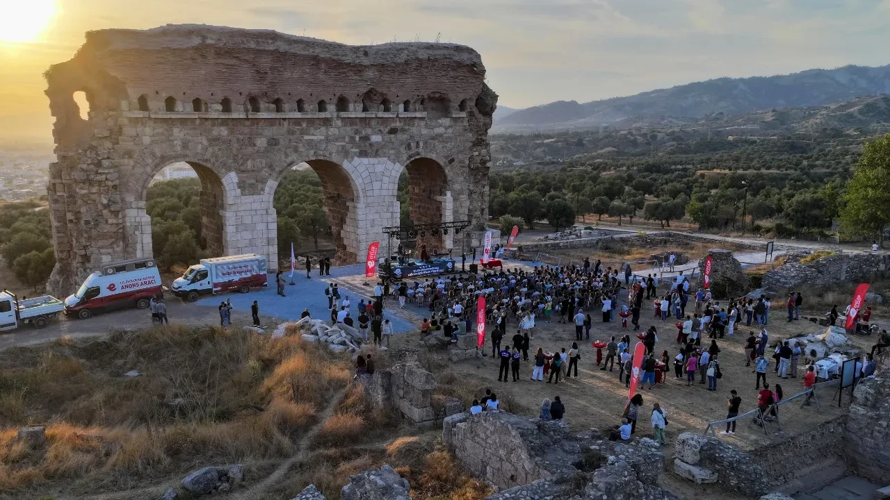Antik kentte kültür rüzgarı! Sanat ve mitoloji bir araya geldi