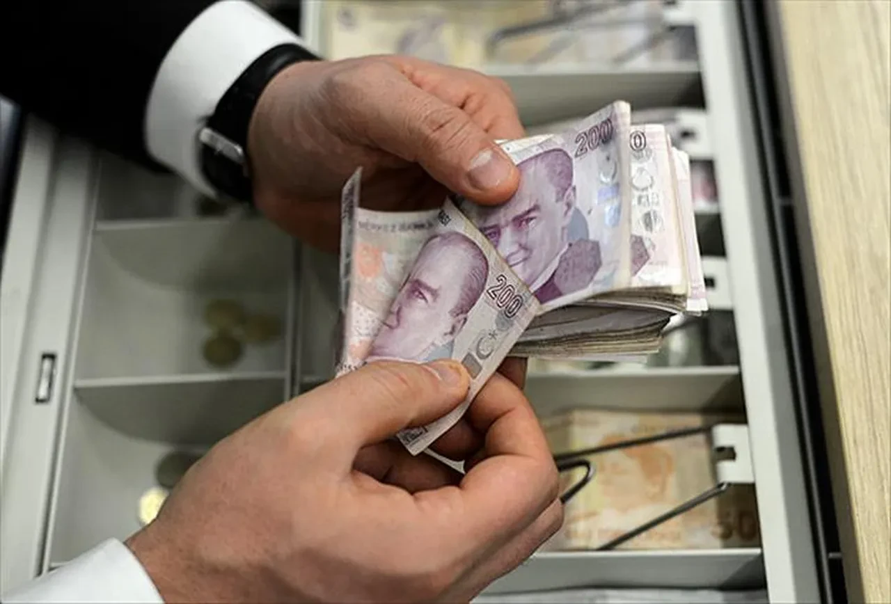 Brüt maaşla çalışan milyonları ilgilendiriyor! Meğer bu yöntemlerle gelir vergisi indirimi almak mümkünmüş!