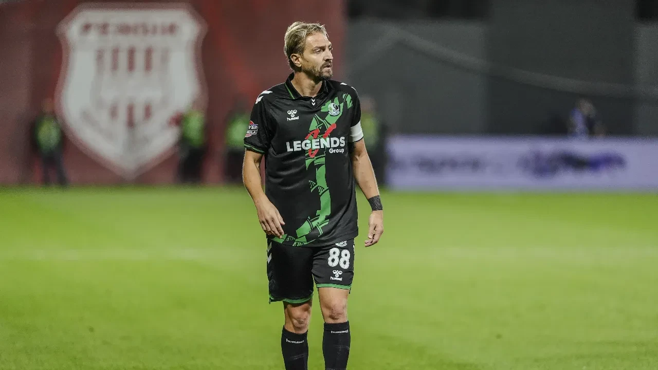 Caner Erkin'den skandal hareket! Takım arkadaşını tokatladı, kırmızı kart gördü