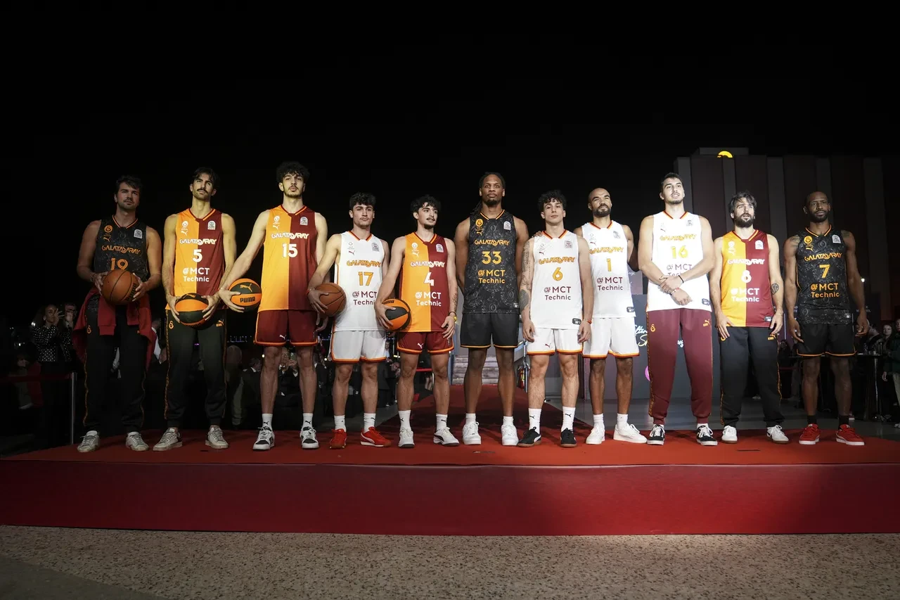 Galatasaray Adası’nda forma lansmanı gecesi yapıldı: İşte yeni formalar!