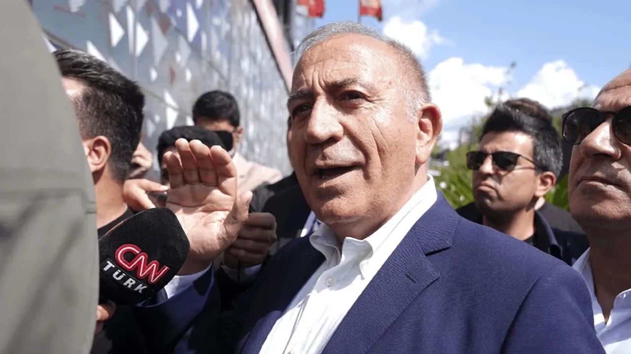 Gürsel Tekin'den Özgür Özel'e çok sert sözler! 'Beni zorlamayın' 