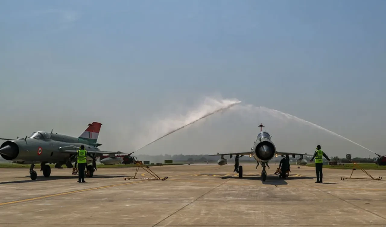 Hindistan 'uçan tabut'un fişini çekti! MİG-21 savaş uçağı filosu emekliye ayrıldı