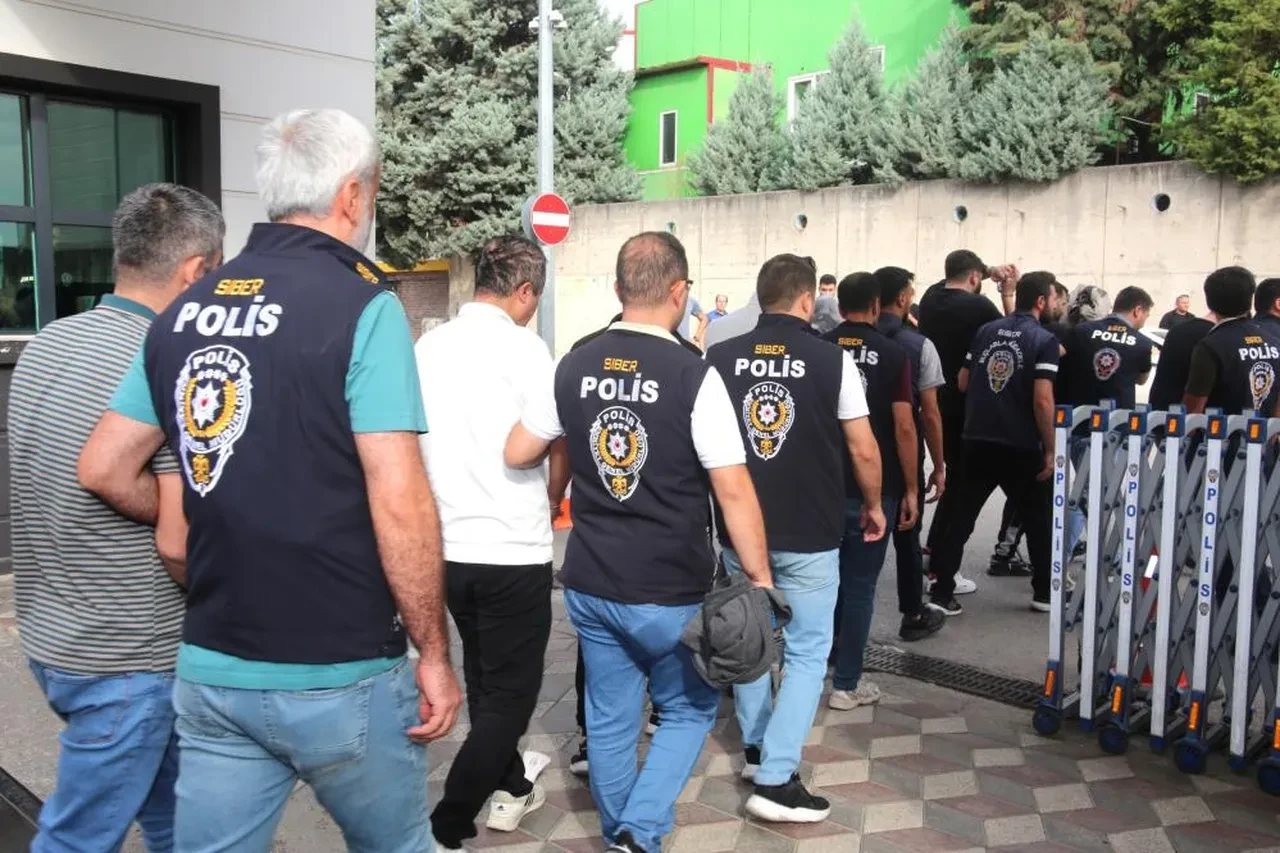 Kocaeli merkezli 16 ilde dolandırıcılara ağır darbe: Çok sayıda tutuklama var!