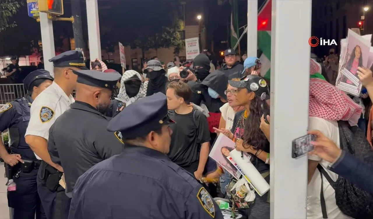 Netanyahu'ya "rahat yok"! Kaldığı otel önünde Filistin protestosu