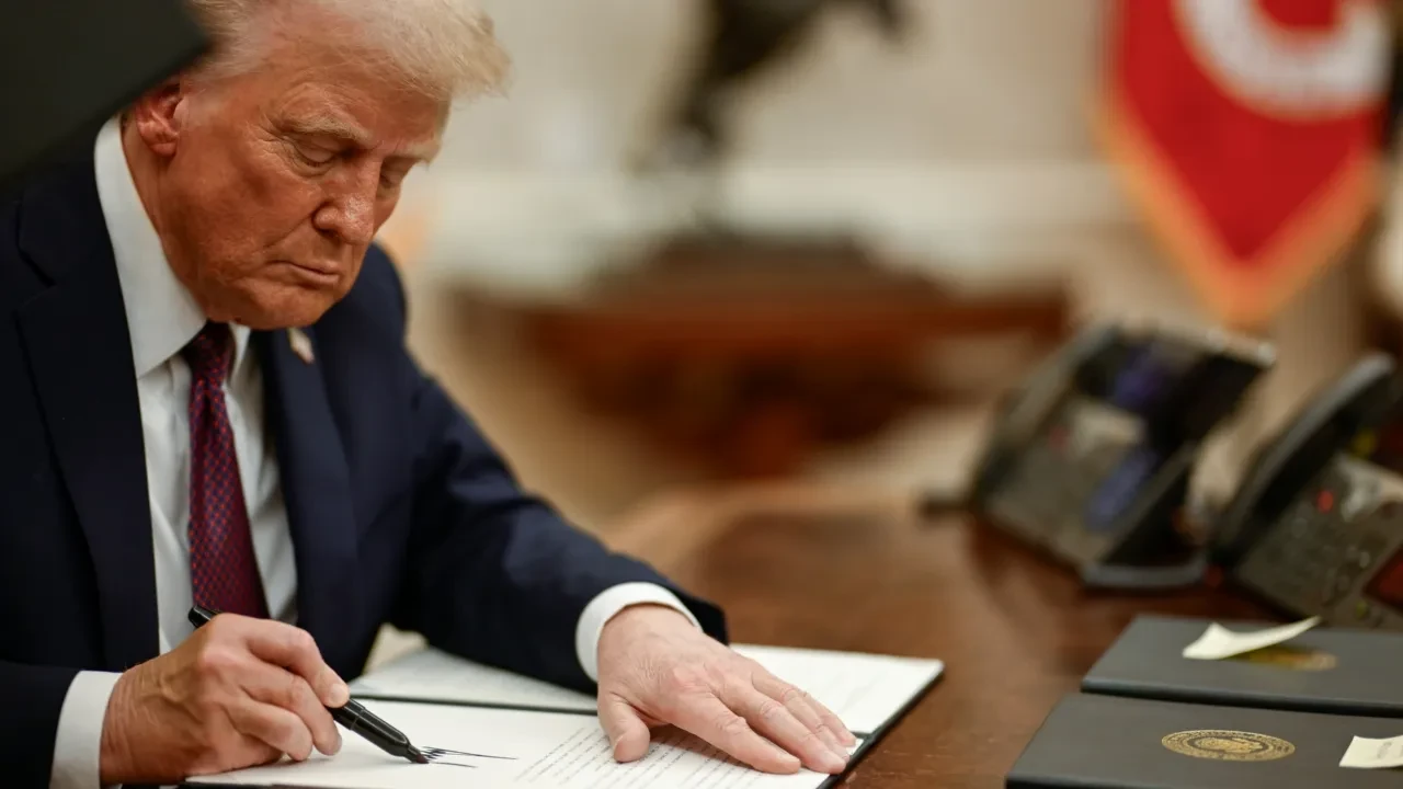 Trump’tan ithal kamyonlara dev zam: Yüzde 25 gümrük vergisi geliyor!
