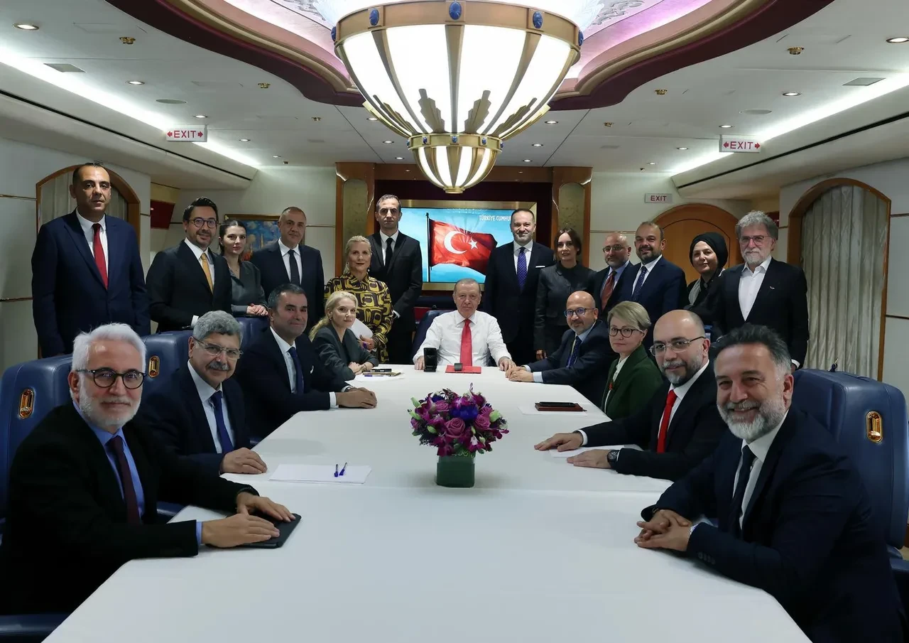 Türkiye'nin ikinci uçak gemisinde son durum! Cumhurbaşkanı Erdoğan ABD dönüşü cevap verdi