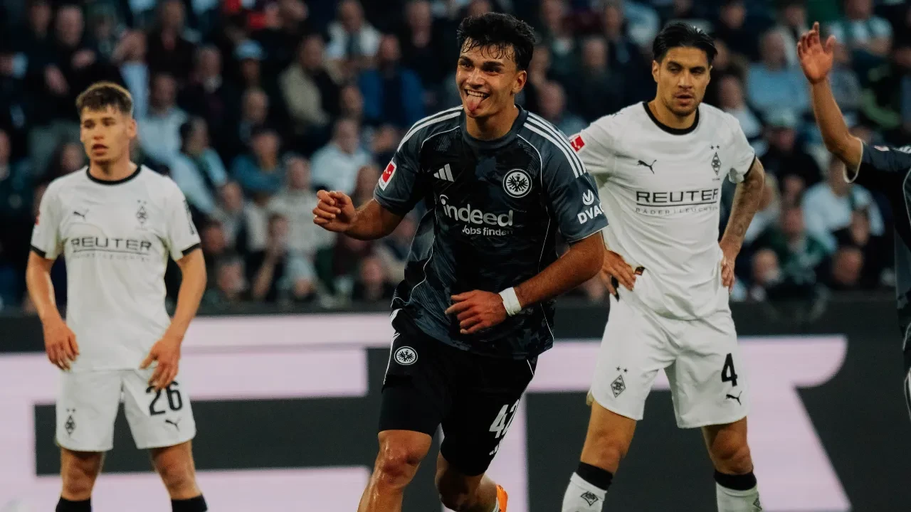 Can Uzun başrolde: Bundesliga'da 10 gollü maçı Eintracht Frankfurt kazandı!