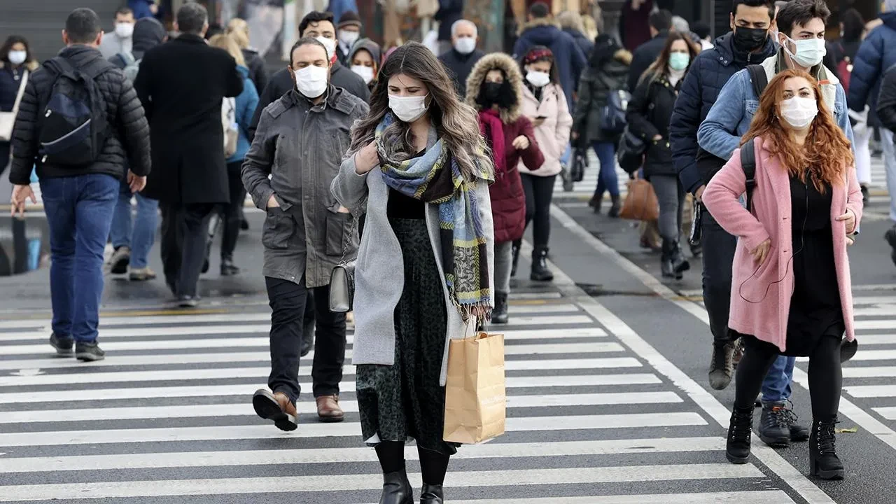 Covid-19 vakaları yeniden patladı! Uzman isim uyardı: Beklediğimizden de yüksek