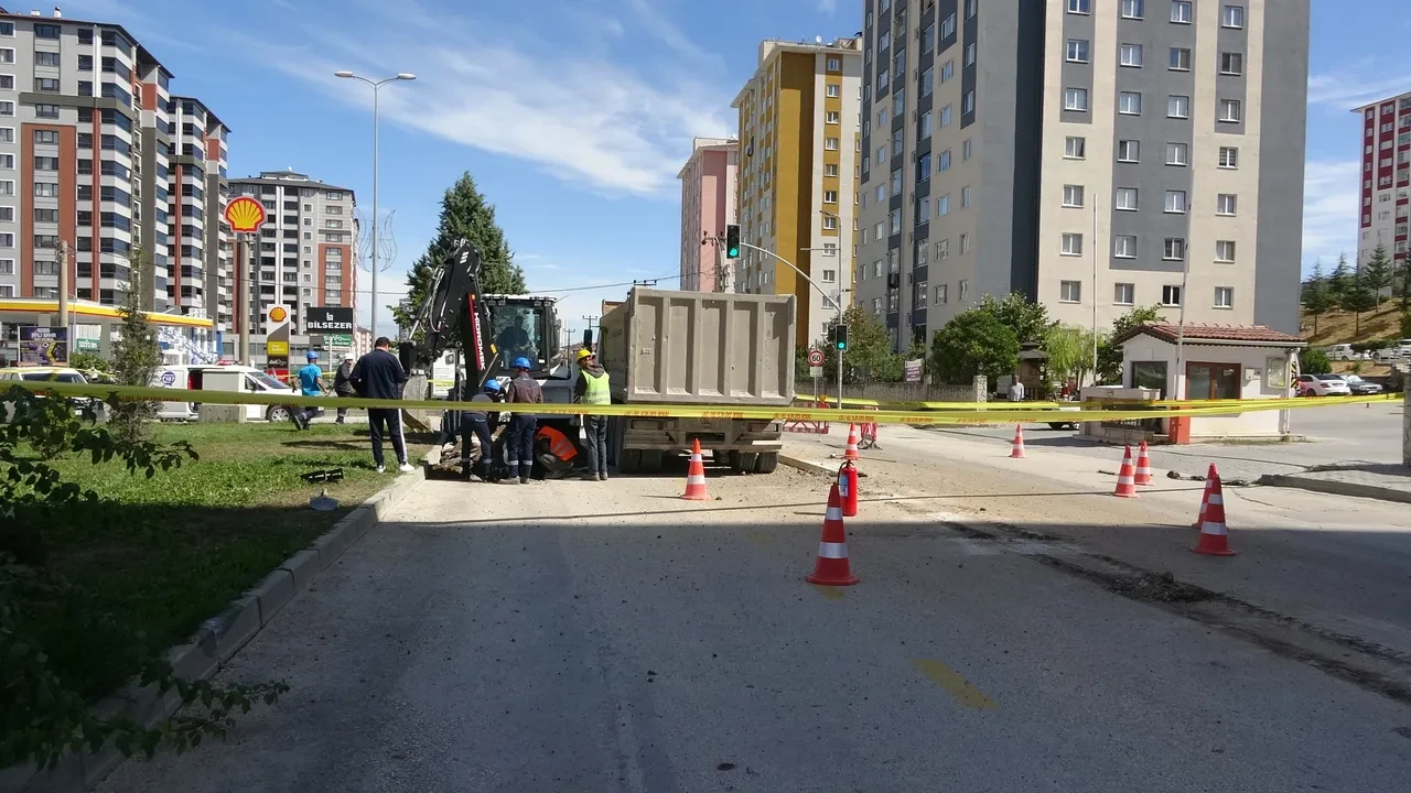 Doğalgaz borusu patladı, ortalık savaş alanına döndü!