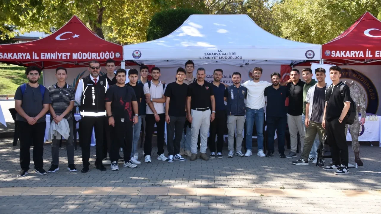 Emniyetten öğrencilere önemli eğitim! Binlerce öğrenci bilinçlendirildi