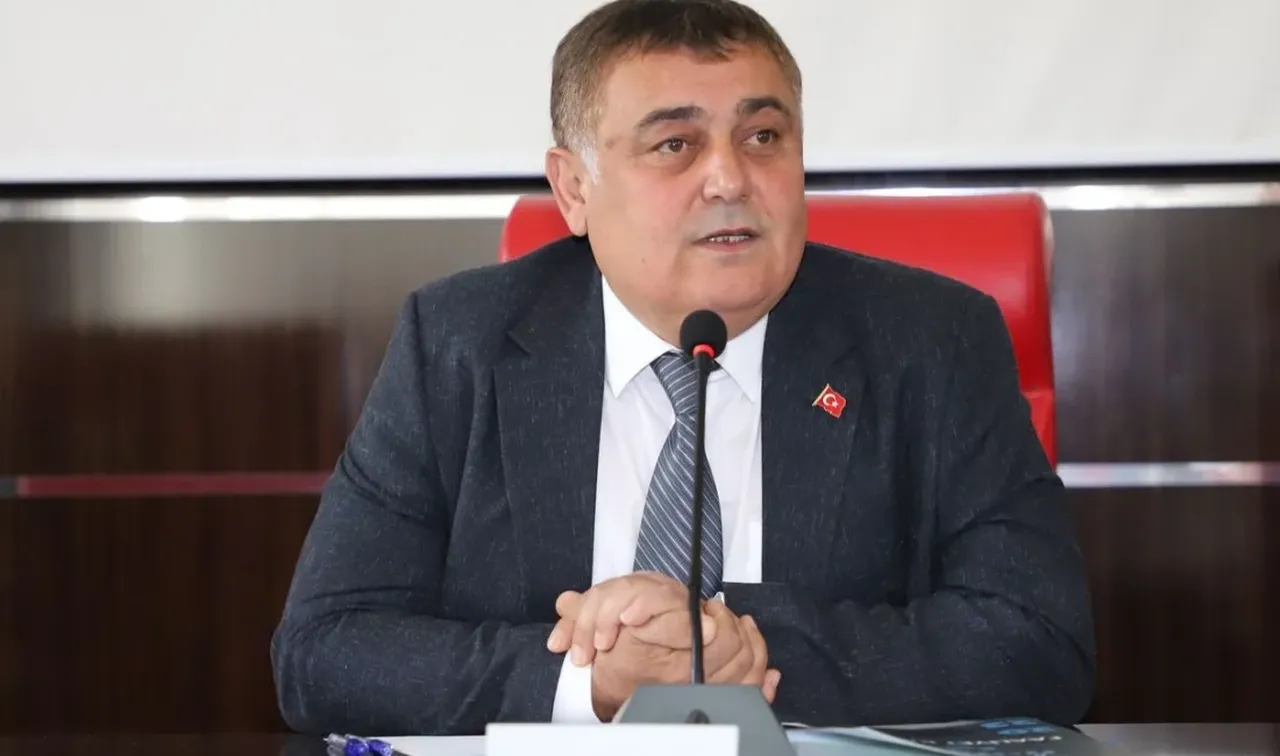 İsa Yıldırım kimdir kaç yaşında? Aksu Belediye Başkanı CHP’den istifa etti