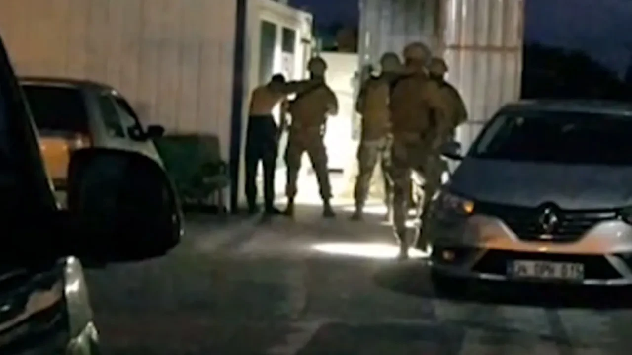 İstanbul'da tehditle para isteyen 4 şüpheli tutuklandı