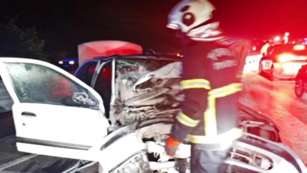 Kastamonu'da otomobil, kum yüklü traktöre çarptı: Ölü ve yaralılar var!