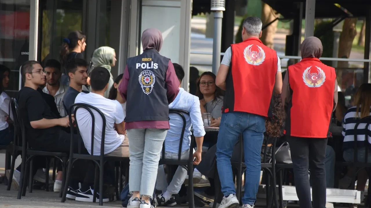 Sakarya emniyeti 5 bin üniversite öğrencisine güvenlik bilinci aşıladı