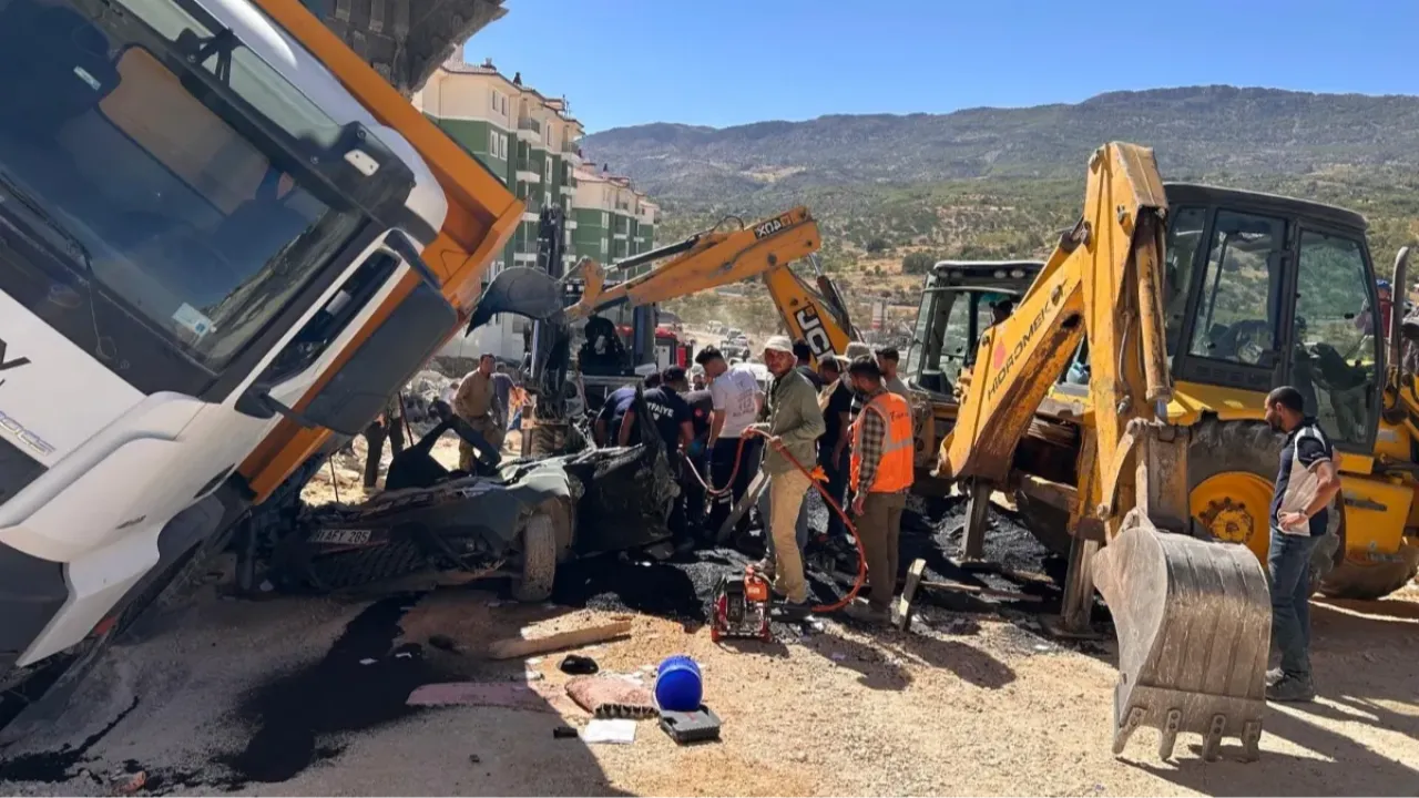 Adıyaman'da feci ölüm! Aracının üstüne kamyon devrildi