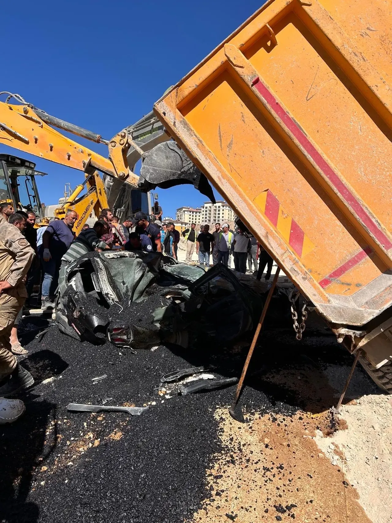Adıyaman'da feci ölüm! Aracının üstüne kamyon devrildi
