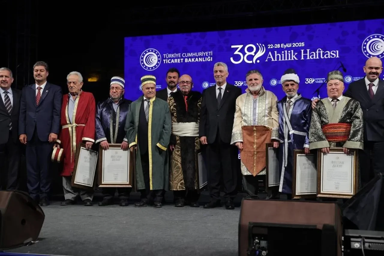 Ahilik coşkusu tüm yurdu sardı: Genç girişimciler ve yarım asırlık ustalar onurlandırıldı