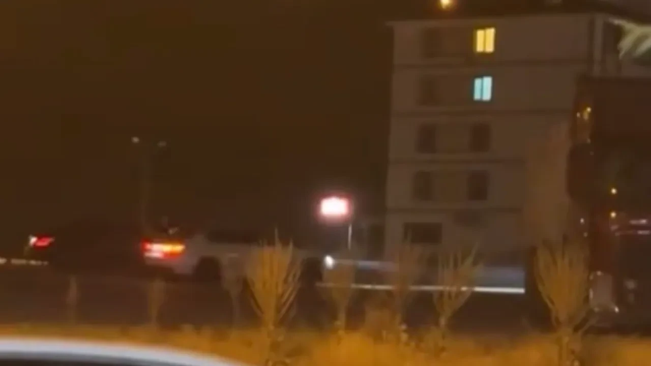 Elazığ’da drift atan araç kameralara böyle yansıdı! 